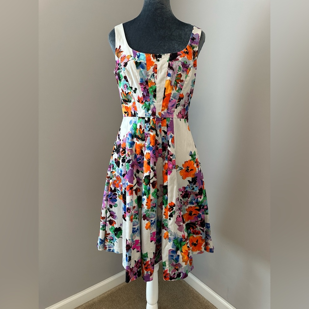 Nine west corset shaped flower dress with hidden pockets